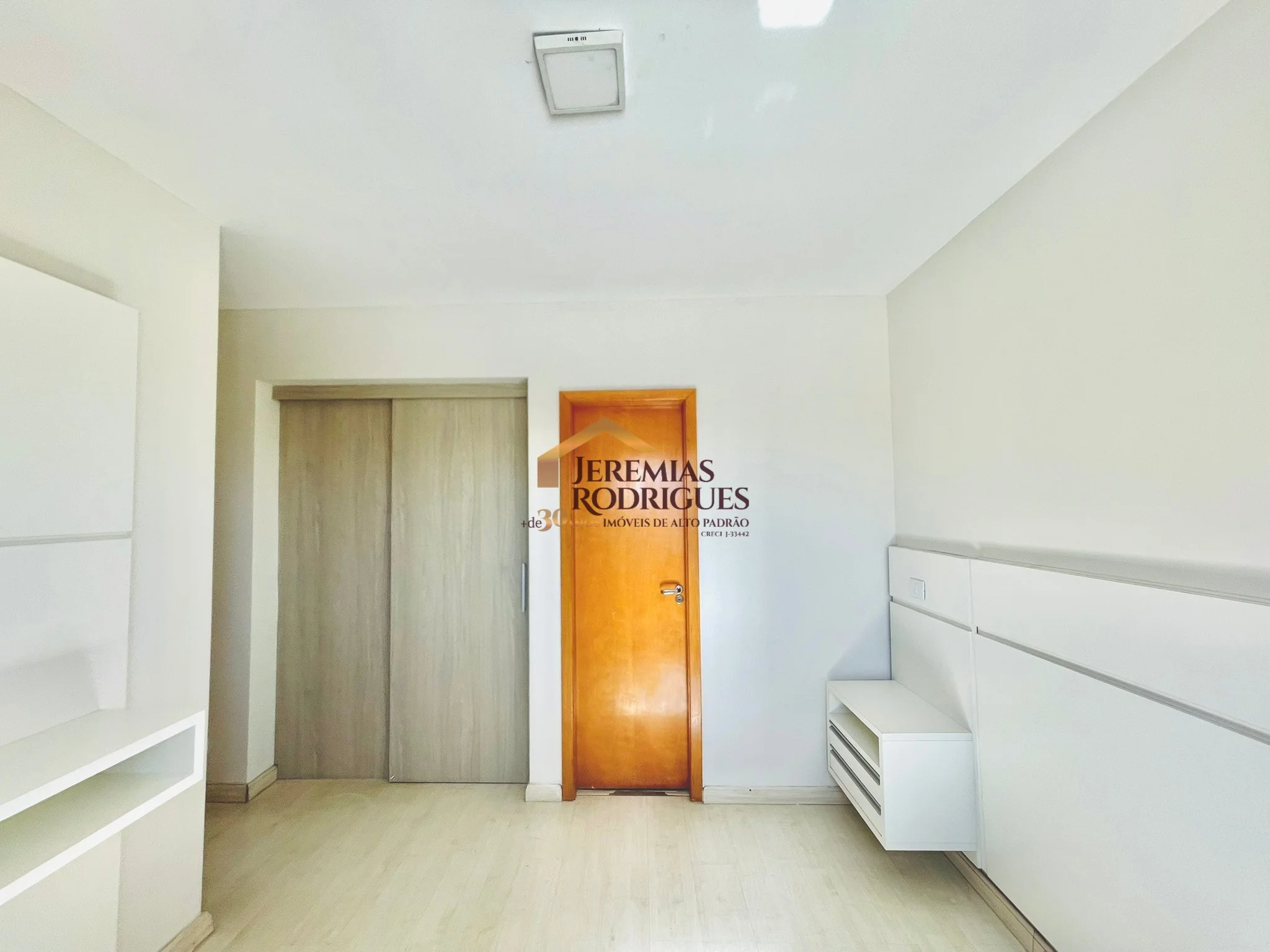 Apartamento para locação no Condomínio Varandas da Mantiqueira em Taubaté/SP.