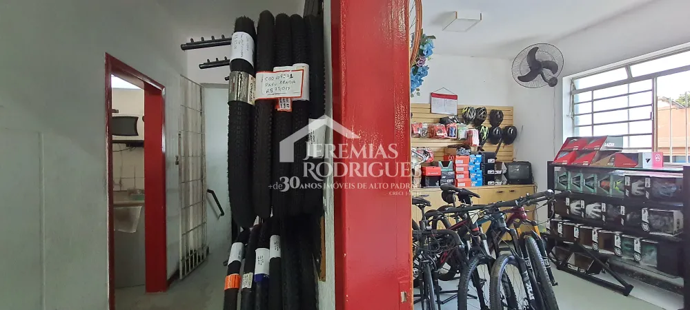 Ponto comercial para venda e locação com 256 m² no Centro em Taubaté. 