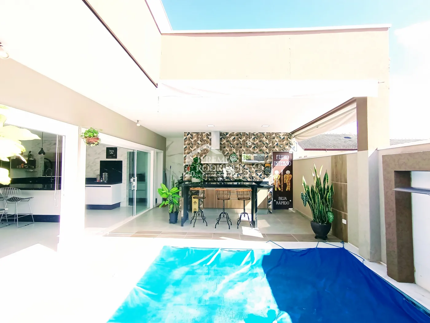 Casa à venda com 4 suítes no Condomínio Altos da Serra VI em São José dos Campos/SP