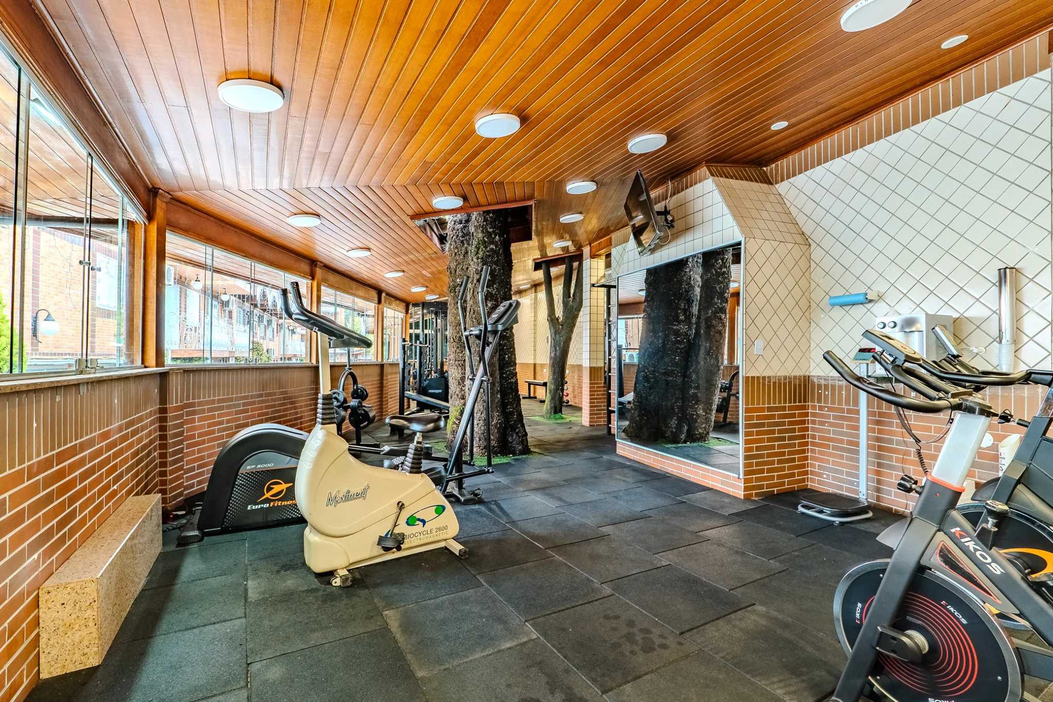 Hotel à venda com 53 apartamentos no Capivari em Campos do Jordão/SP. 