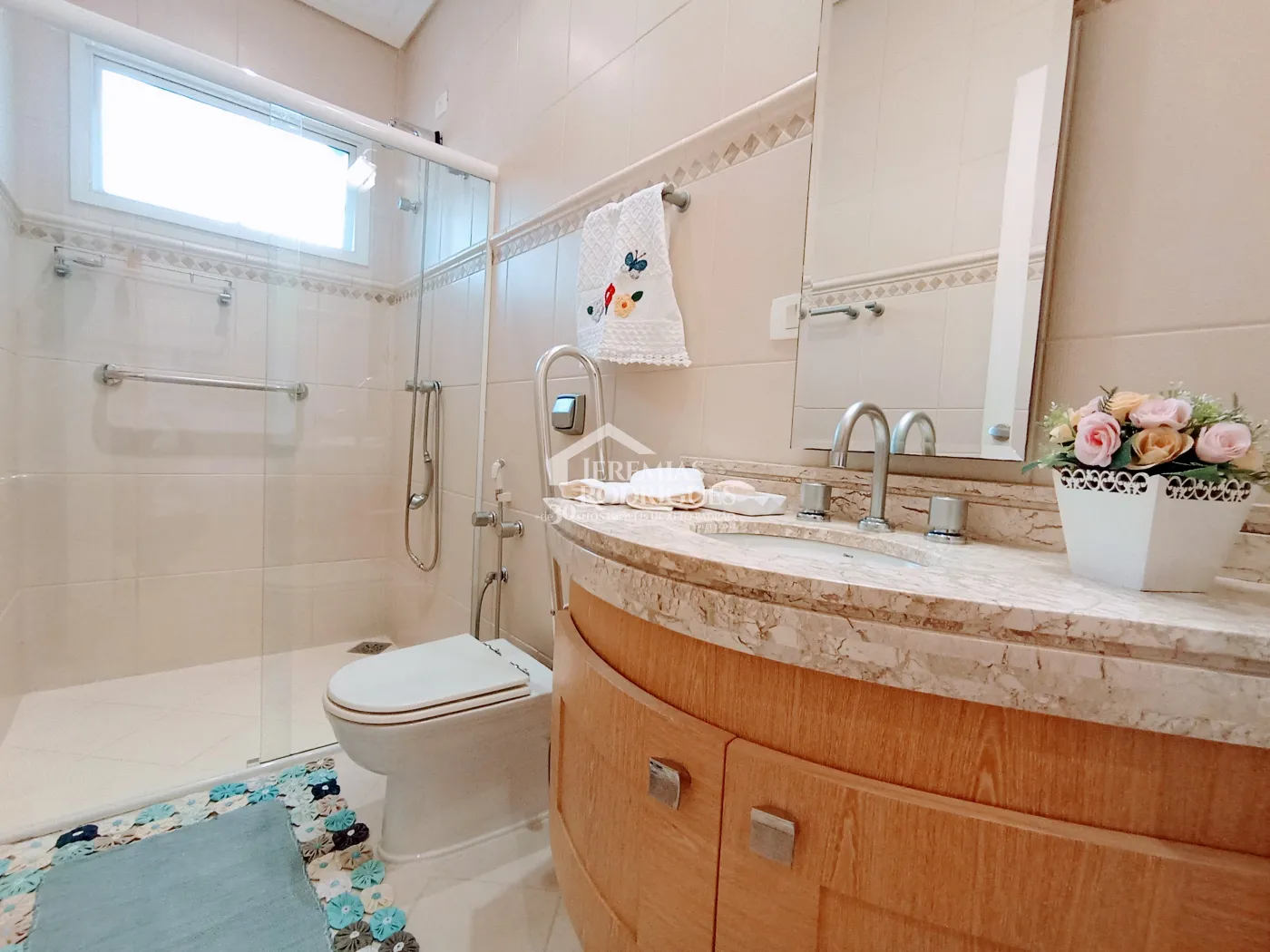 Casa à venda com 4 dormitórios no Condomínio Taubaté Village em Taubaté/SP.