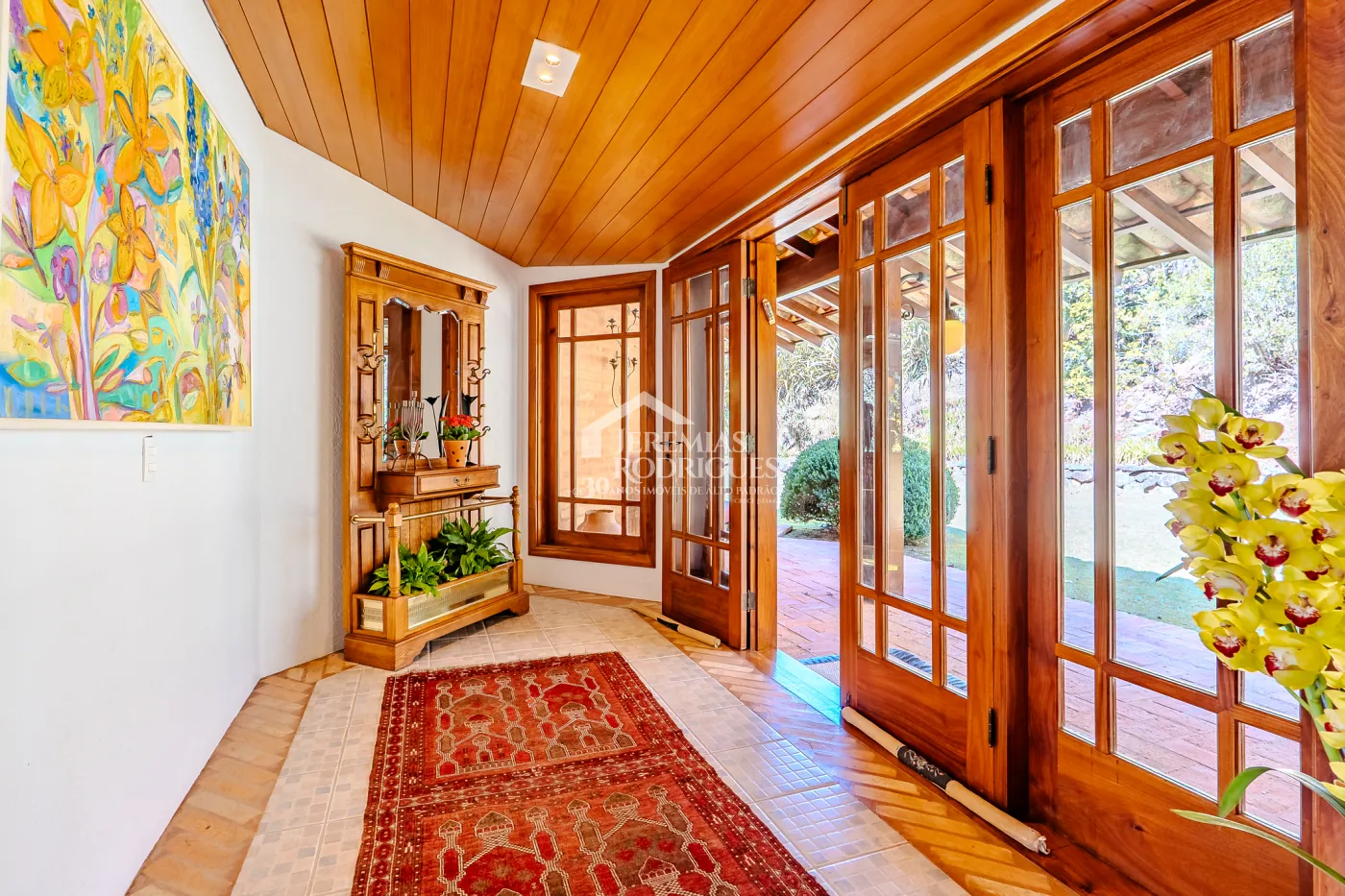 Mansão à venda com 7 suítes no Condomínio Vila Simonsen em Campos do Jordão/SP.