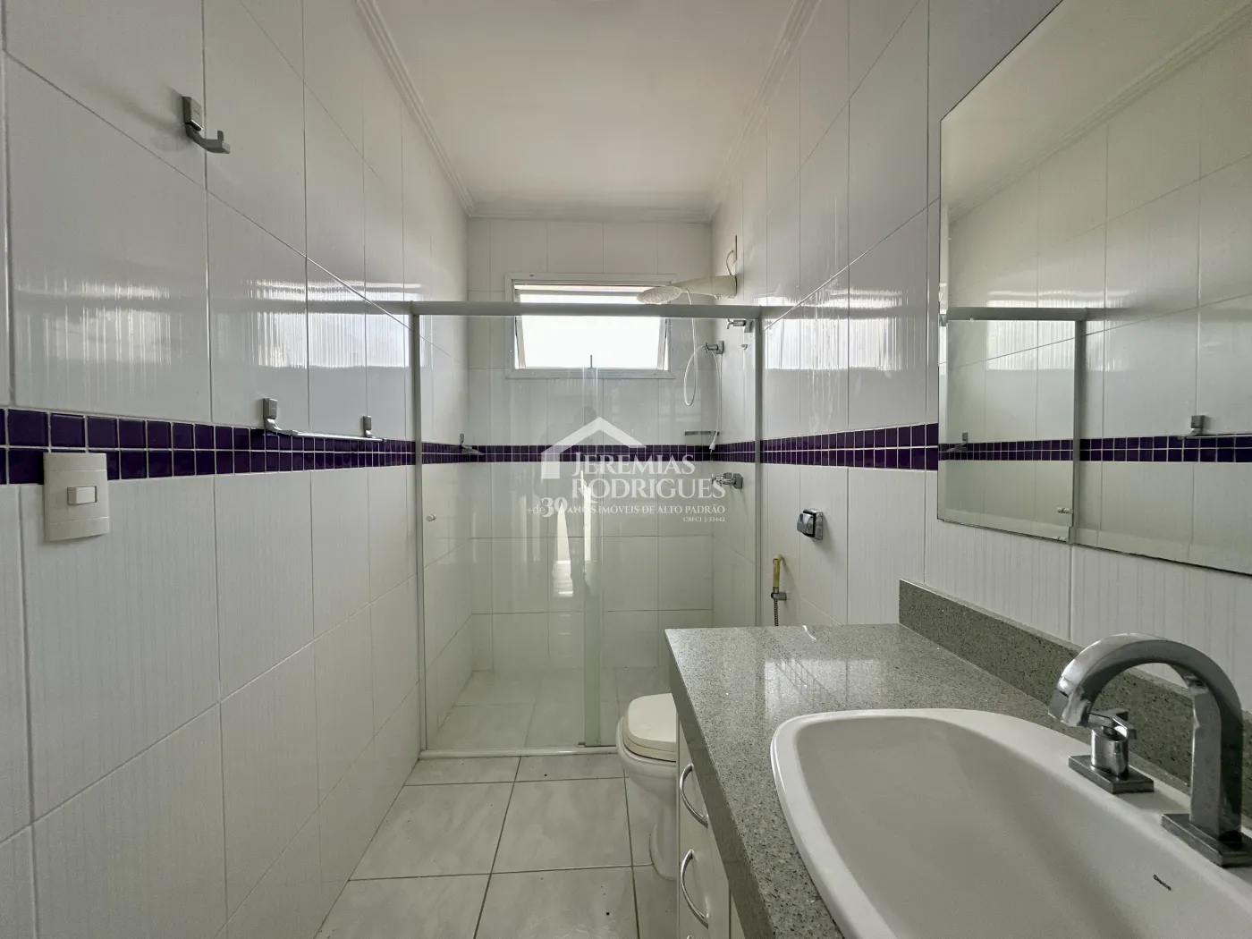 Casa para venda e locação com 4 suítes no Condomínio Campos do Conde II em Tremembé/SP