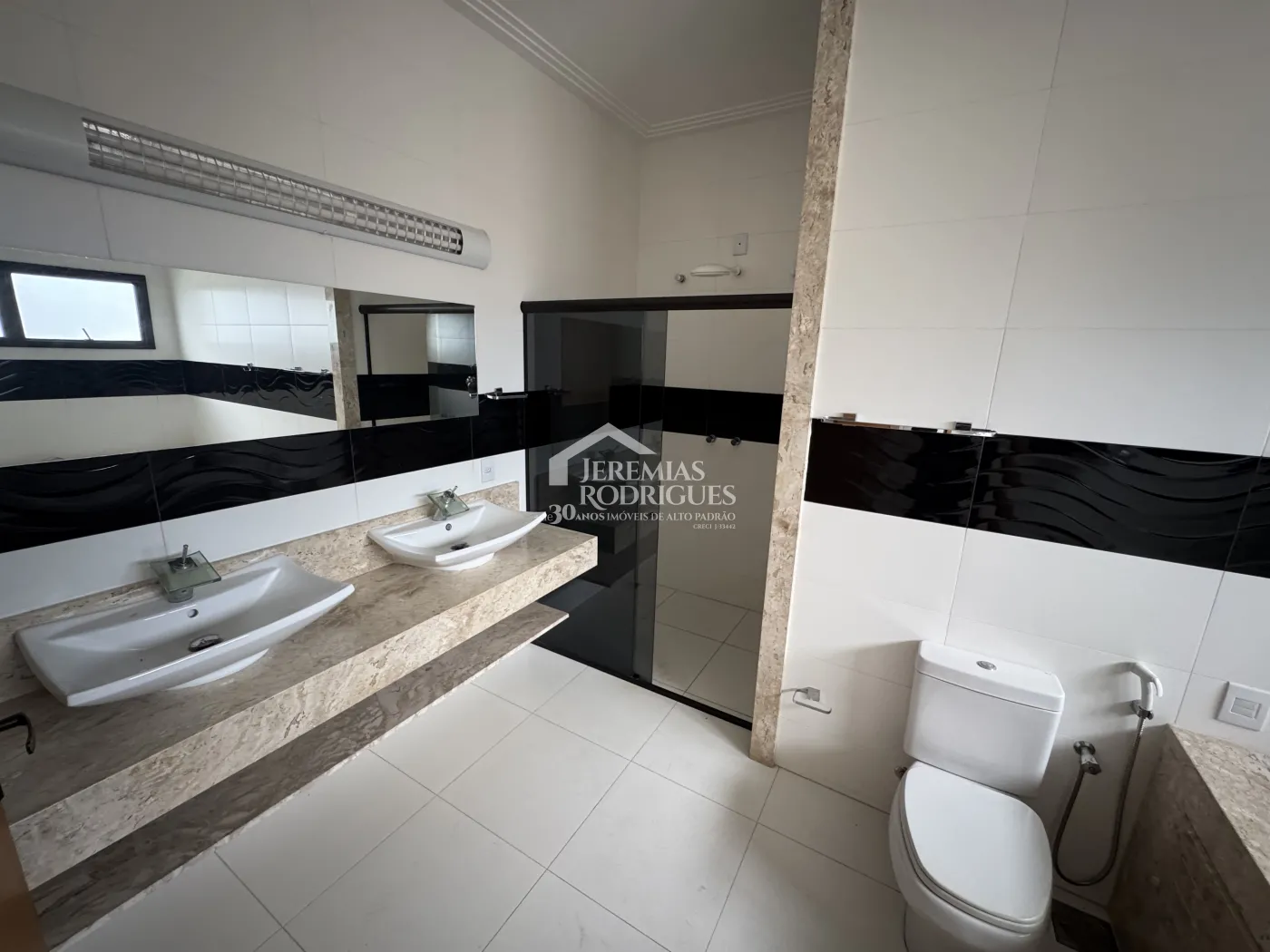 Casa para venda e locação com 4 suítes no Condomínio Village Splendore em Pindamonhangaba/SP.