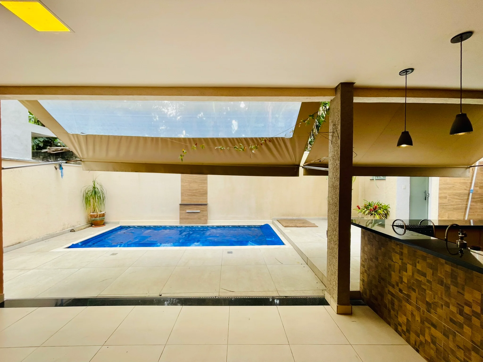 Casa à venda com 3 dormitórios no Condomínio Parque das Araucárias em Tremembé/SP. 