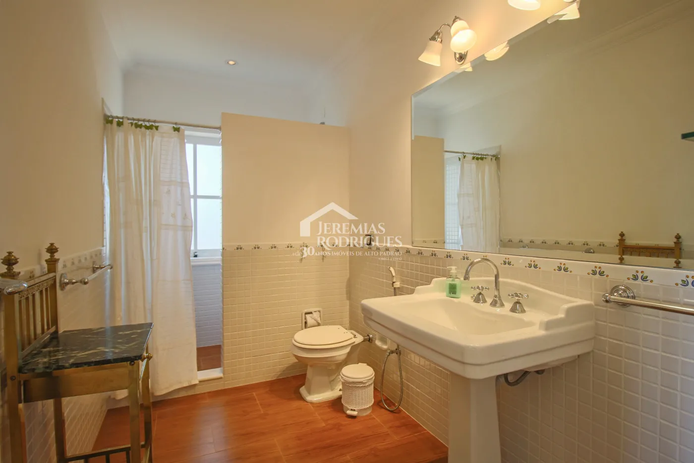 Sobrado com 6 suítes, 615 m² - Vila Inglesa - Campos do Jordão/SP.