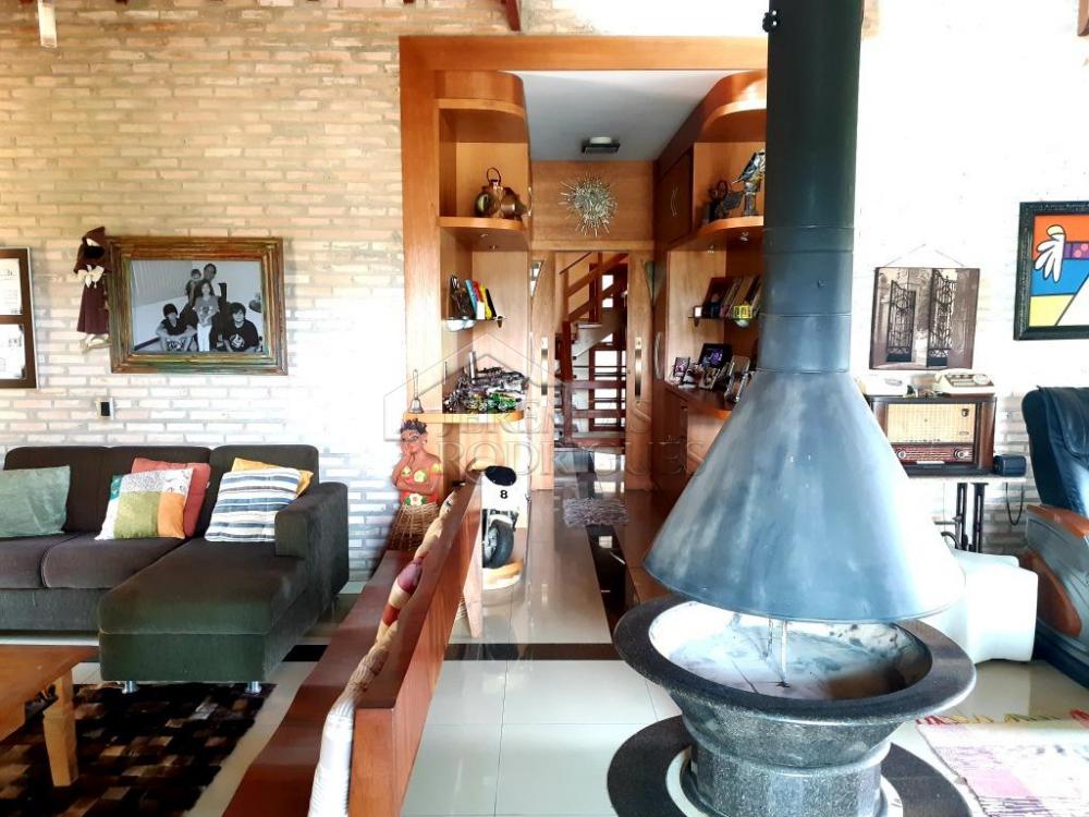 Casa à venda com 6 dormitórios no Condomínio Chácaras Cataguá em Taubaté/SP.