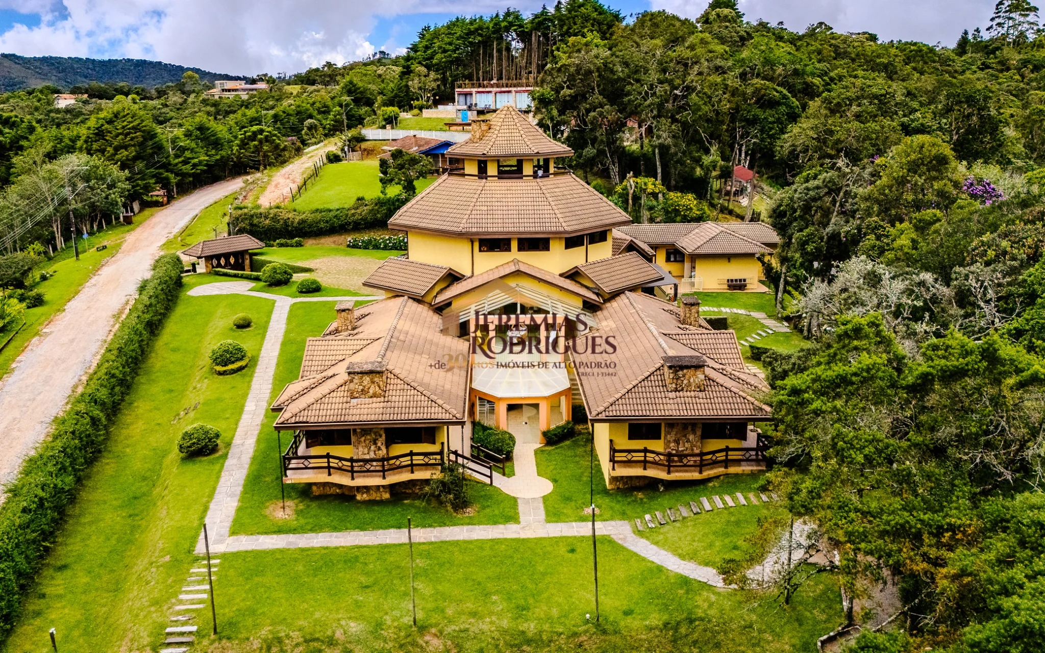 Casa à venda na Nova Capivari em Campos do Jordão/SP. — foto 1
