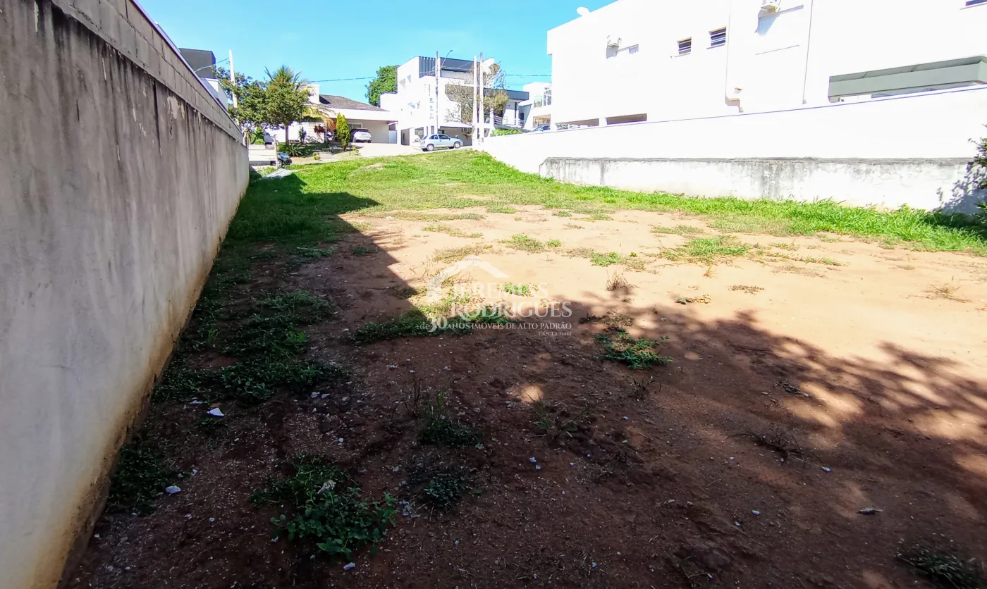 Terreno à venda com 405 m² no Condomínio Reserva dos Lagos em Pindamonhangaba/SP