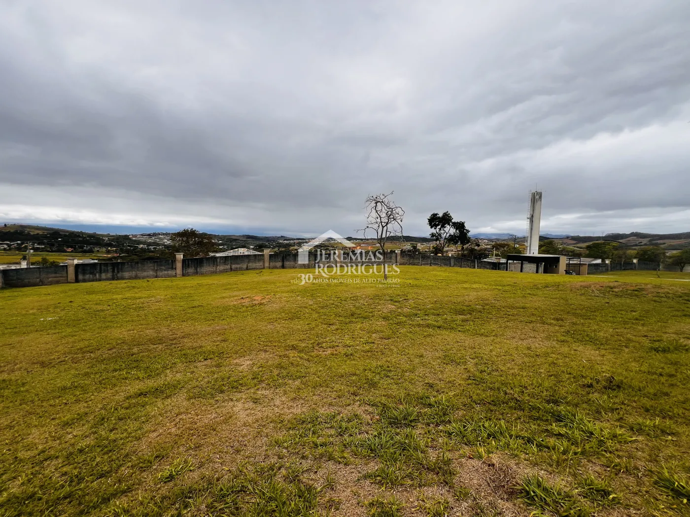 Terreno com 1.972 m² - Condomínio Chácara São Félix - Taubaté/SP.
