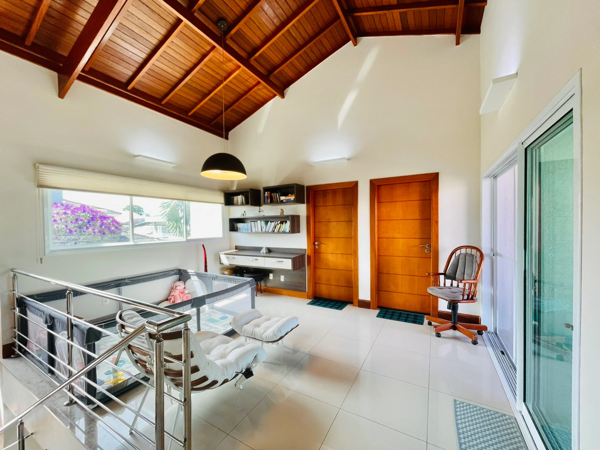 Casa à venda com 4 dormitórios no Condomínio Campos do Conde II em Tremembé/SP.