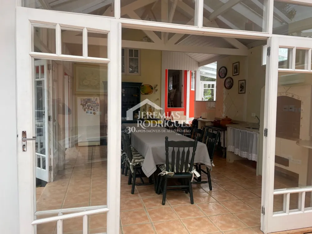 Casa com 6 dormitórios, 362 m² - Condomínio Iporanga, em Campos do Jordão/SP.