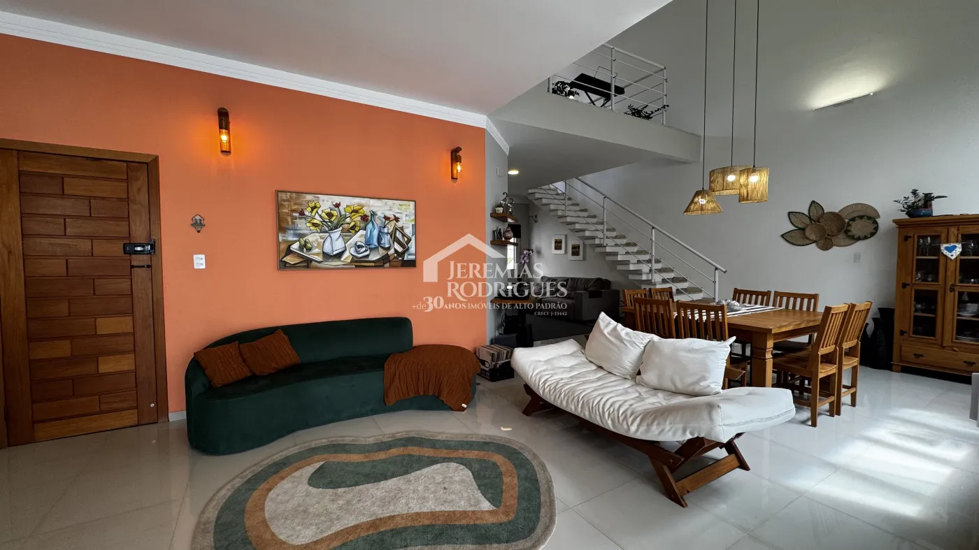 Casa à venda com 4 dormitórios no Condomínio Village do Sol em Pindamonhangaba/SP.