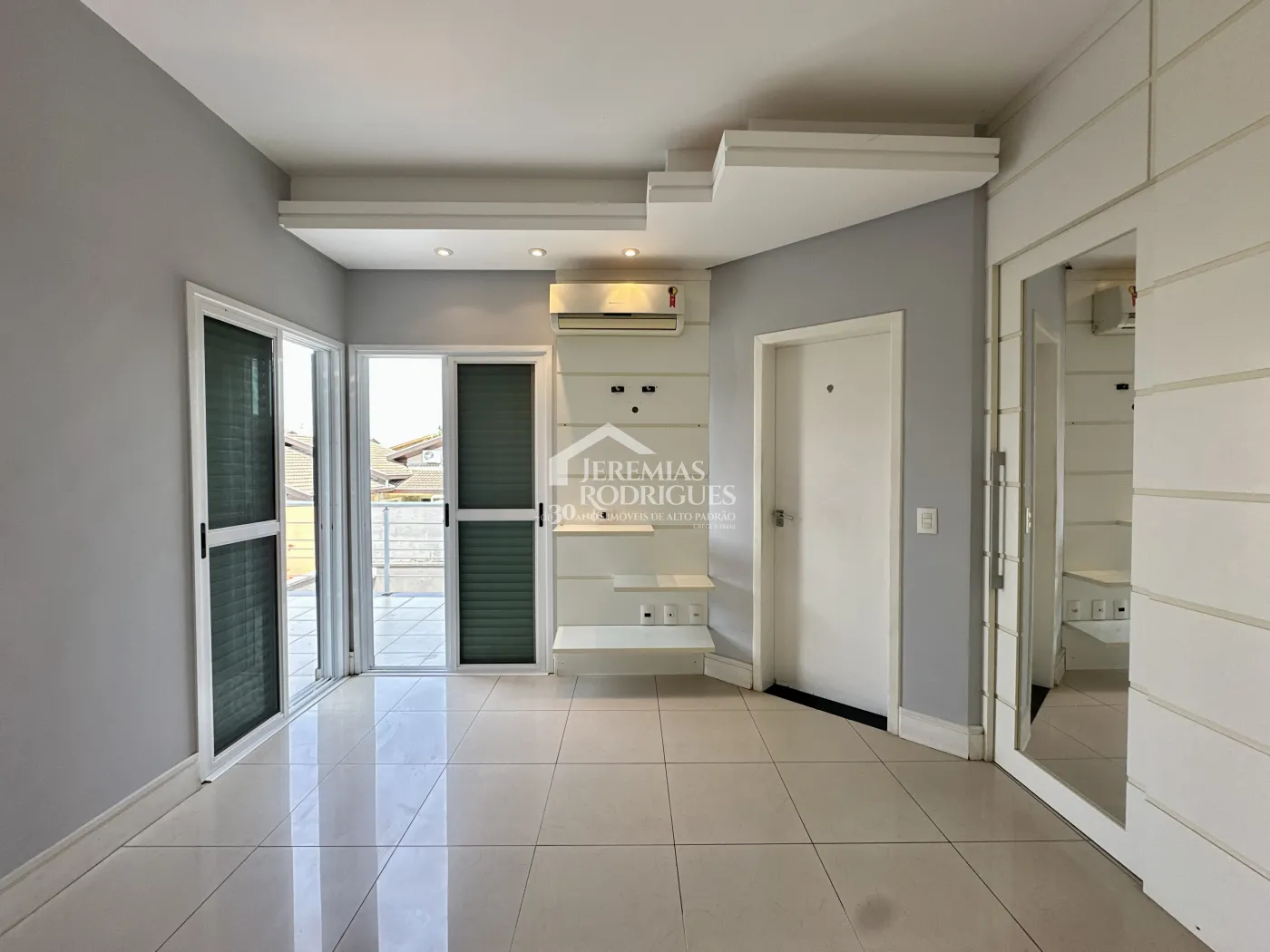 Sobrado com 3 dormitórios, 302 m2 - Condomínio Campos do Conde II - Tremembé/SP.