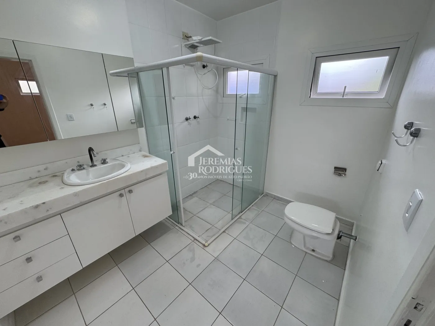 Casa para locação no Condomínio Colonial Village I em Pindamonhangaba/SP.