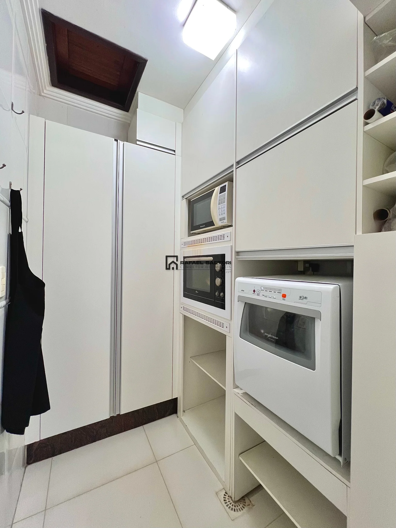 CASA COM 04 QUARTOS BAIRRO AMIZADE