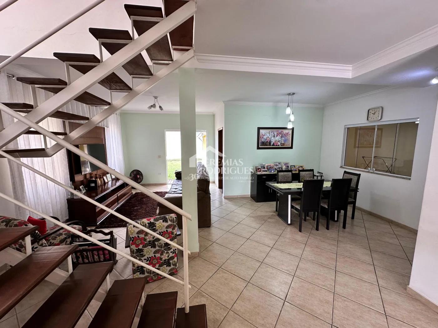 Casa à venda com 3 dormitórios no Condomínio Jatobá em Tremembé/SP.