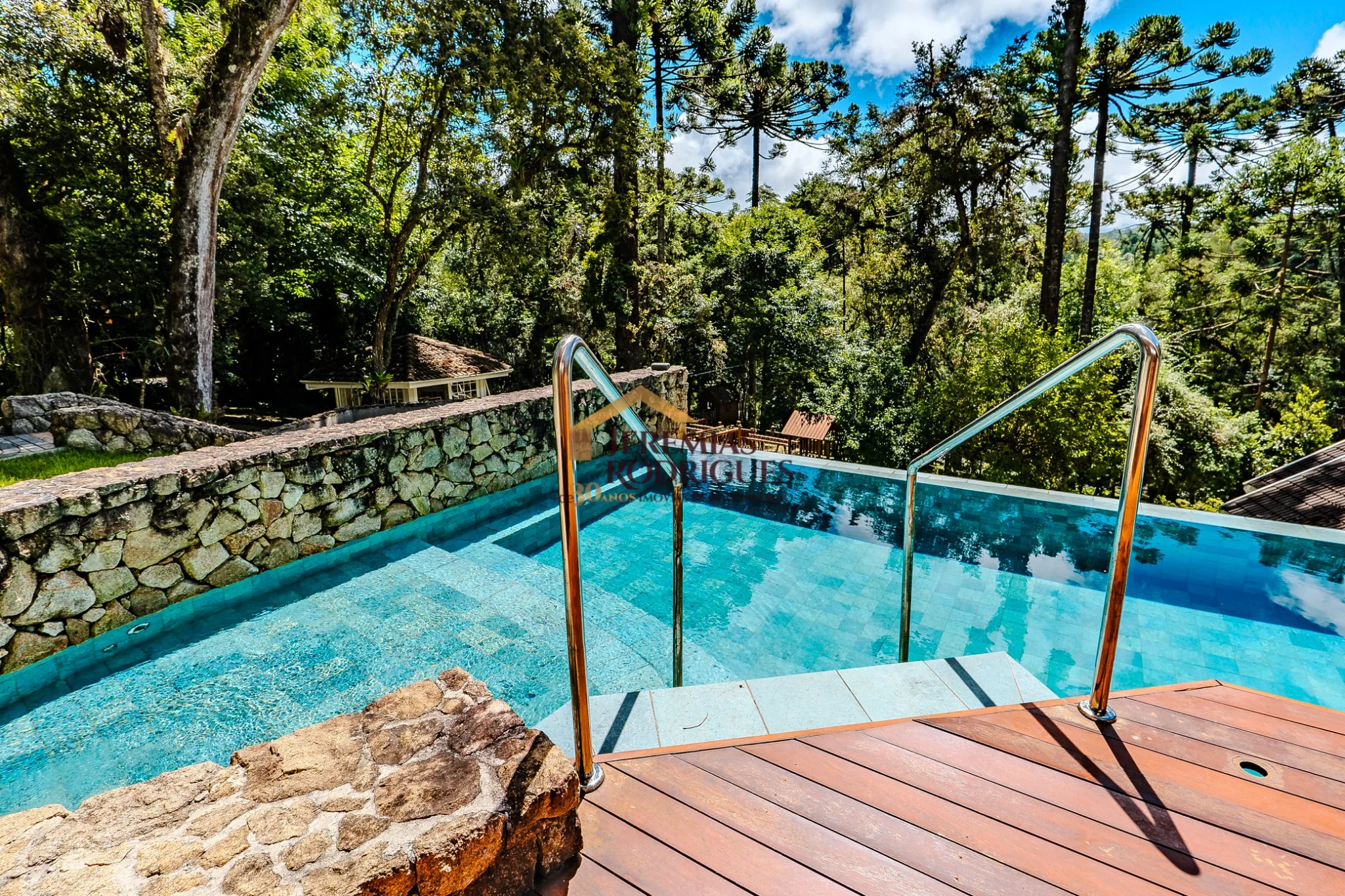 Casa de Campo á venda no Condomínio Residencial Véu da Noiva em Campos do Jordão/SP. — foto 22