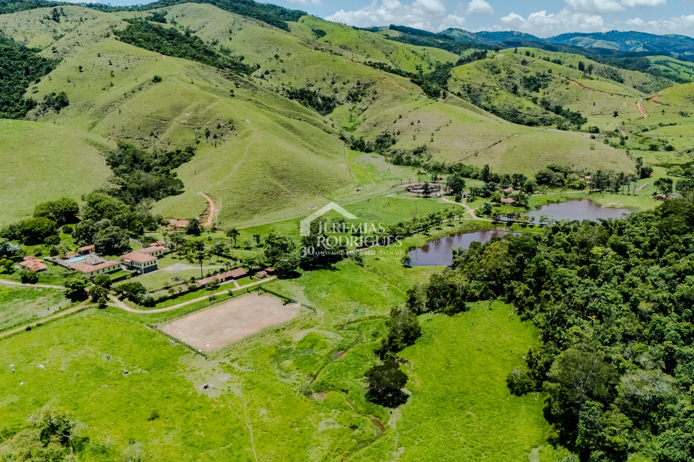 Fazenda à venda com 919,6 hectares em Cachoeira Paulista/SP.