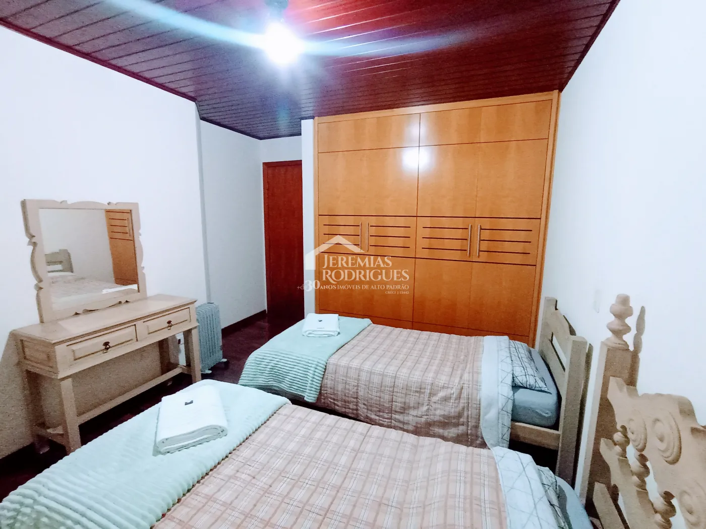 Apartamento para venda com 4 dormitórios no Edifício Solar Bela Vista em Campos do Jordão/SP