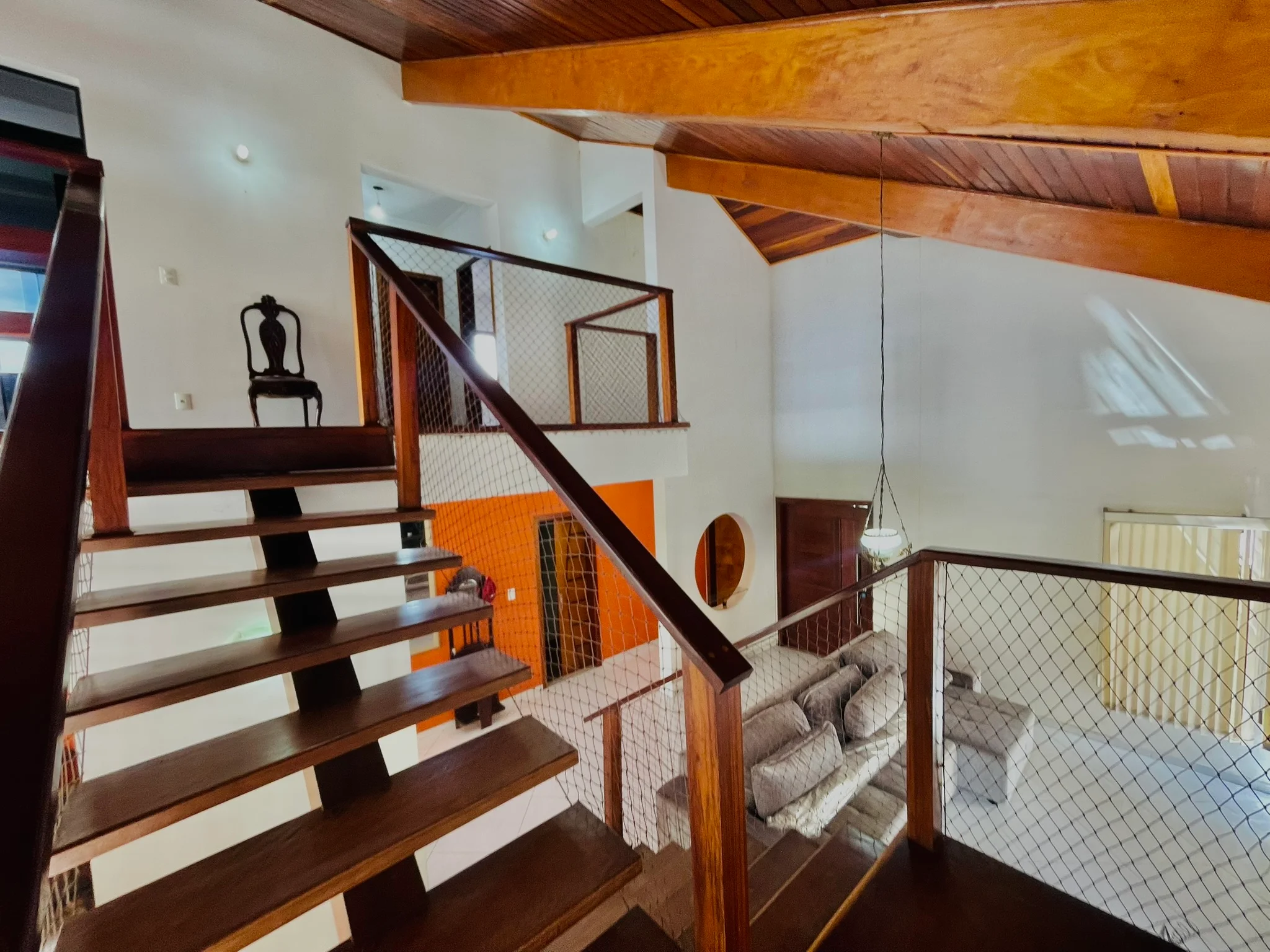 Casa à venda com 4 dormitórios no Condomínio Real Ville em Pindamonhangaba/SP. 