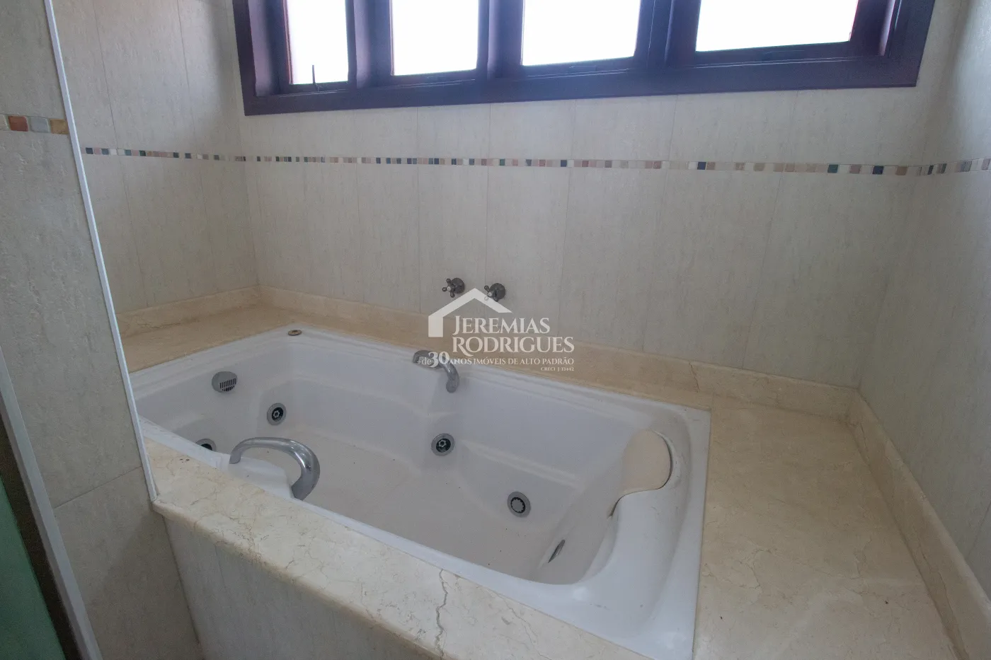 Casa com 4 suítes, 576 m² - Condomínio Village Paineiras - Pindamonhangaba/SP