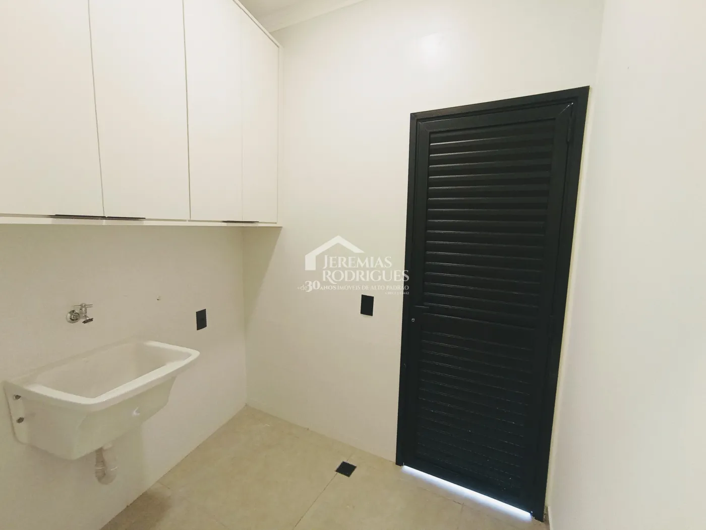 Casa para venda e locação com 3 dormitórios no Condomínio Campos do Conde II - Chambord em Tremembé/SP