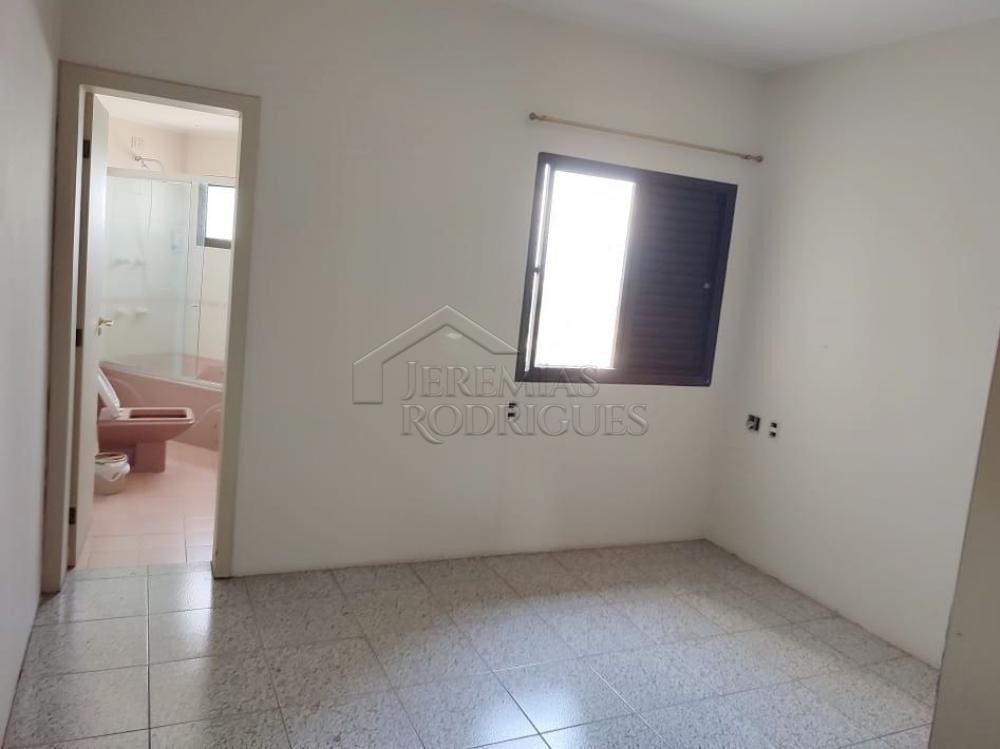 Apartamento para locação com 3 dormitórios, 256 m² no Edifício Plaza Alta em Taubaté/SP.
