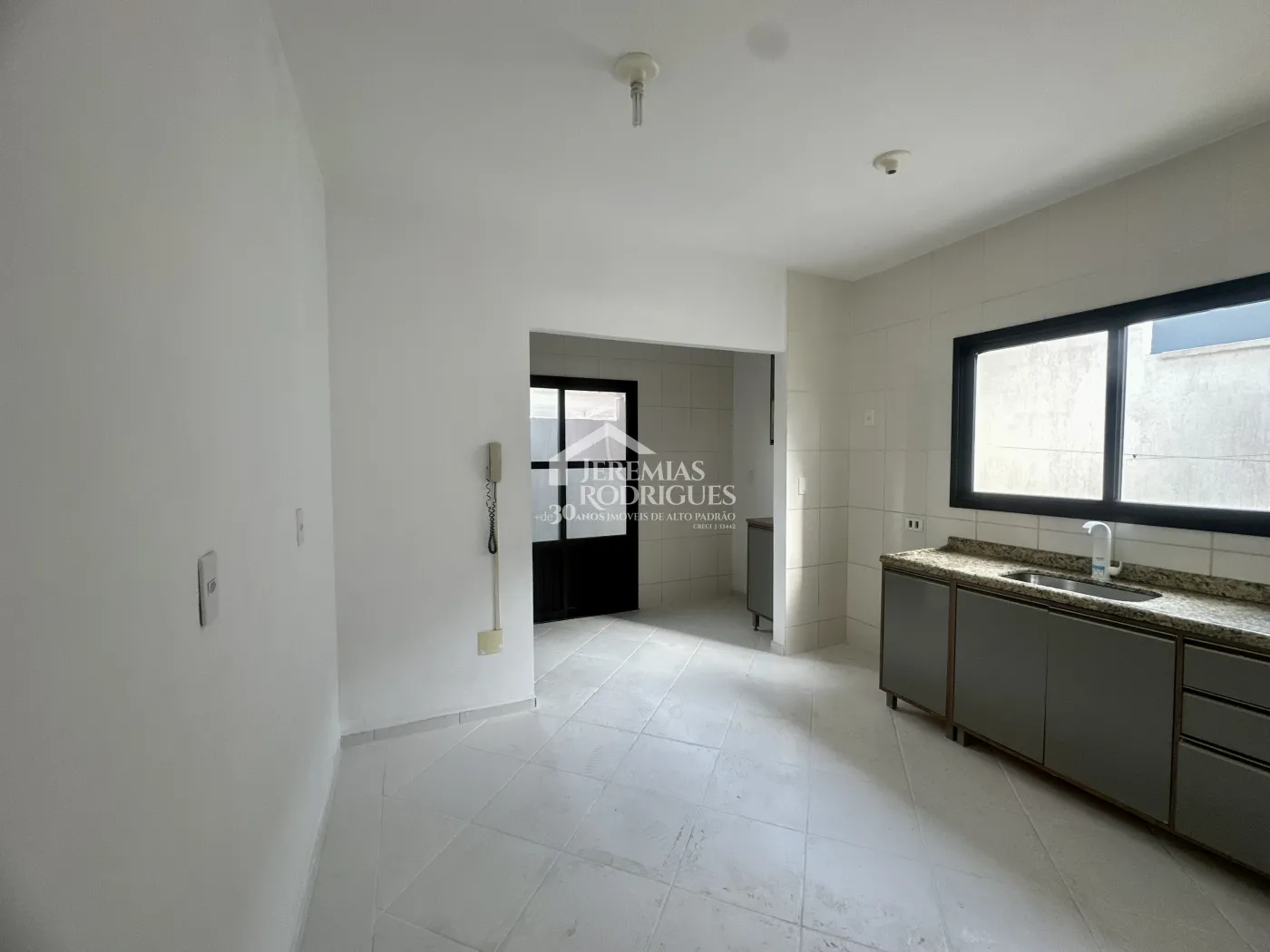 Casa para venda e locação com 4 dormitórios no Condomínio Alto dos Pinheiros em Taubaté/SP.