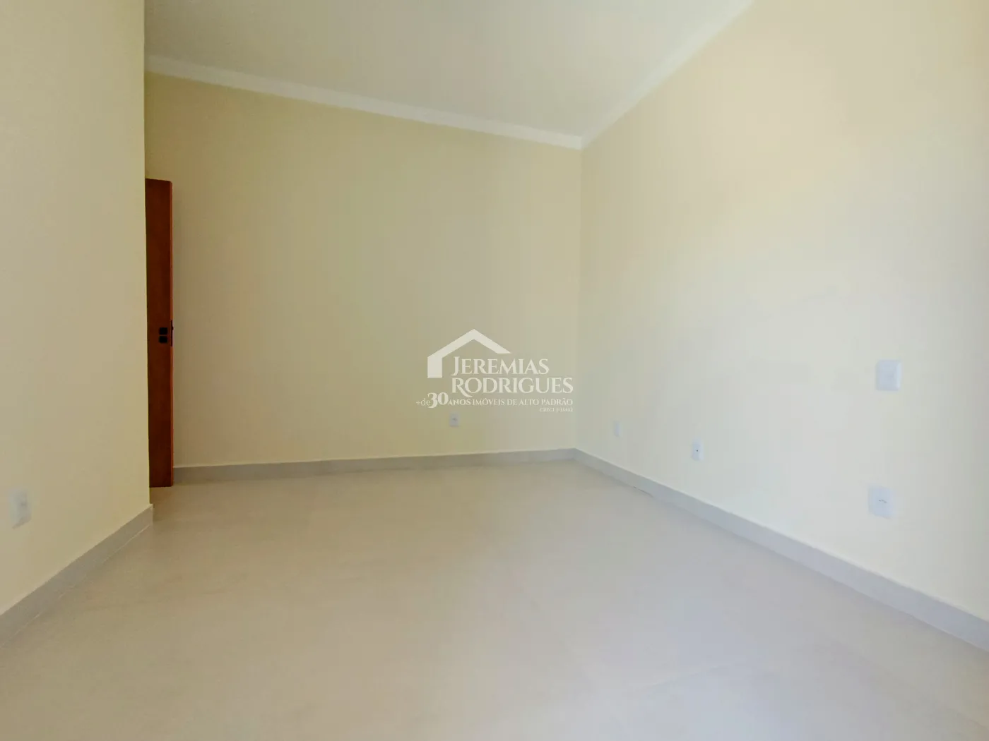 Casa para venda e locação com 3 dormitórios no Bosque da Imperatriz em Pindamonhangaba/SP.