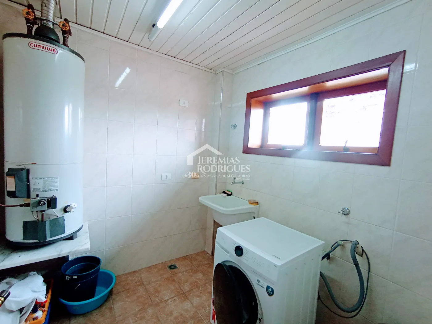 Apartamento para venda com 4 dormitórios no Edifício Solar Bela Vista em Campos do Jordão/SP