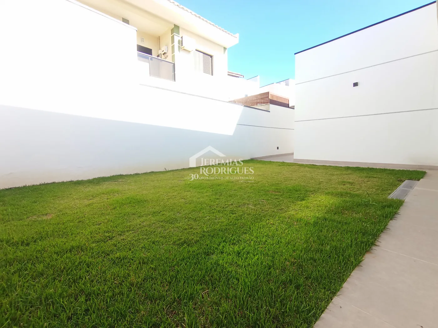 Casa para venda e locação com 3 dormitórios no Condomínio Campos do Conde II - Chambord em Tremembé/SP