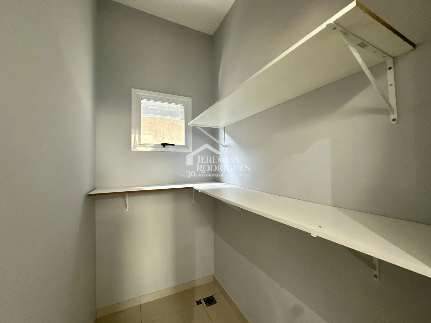 Sobrado com 3 dormitórios, 302 m2 - Condomínio Campos do Conde II - Tremembé/SP.