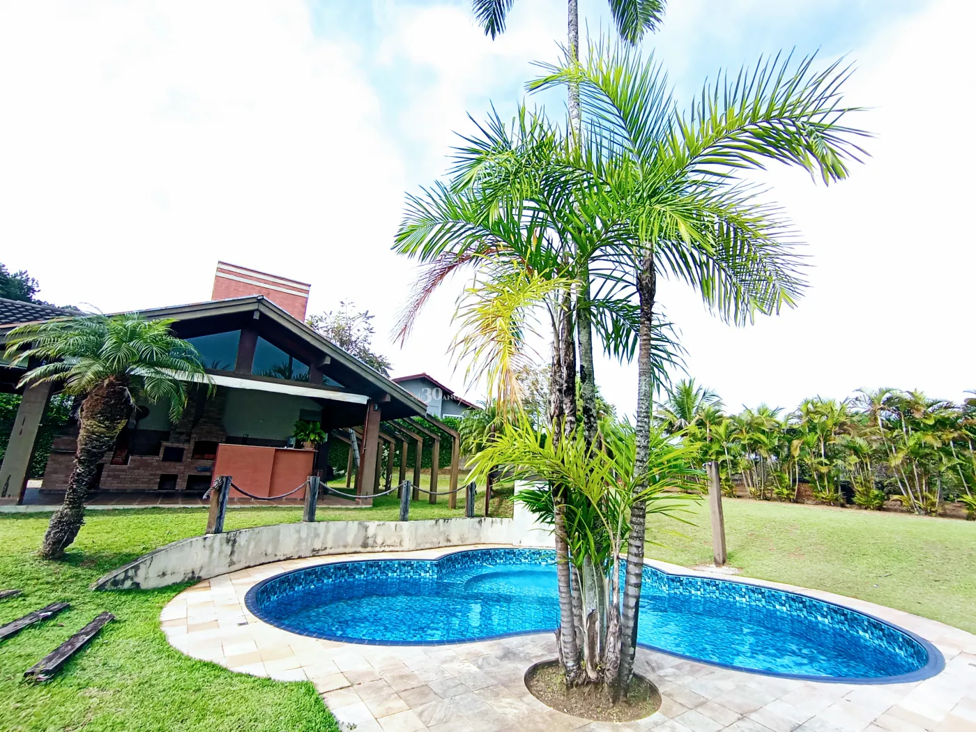 Casa à venda com 3 dormitórios no Condomínio Chácaras Cataguá em Taubaté/SP