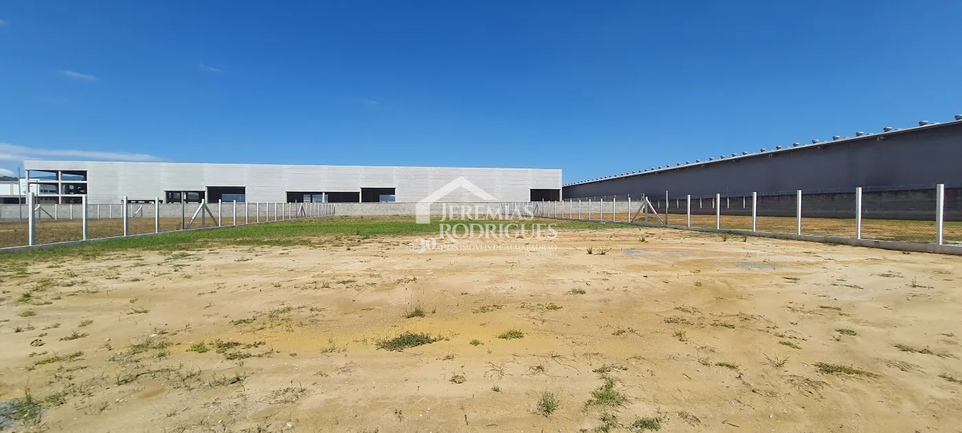 Terreno comercial para venda e locação com 2.136 m² no bairro Feital em Pindamonhangaba/SP