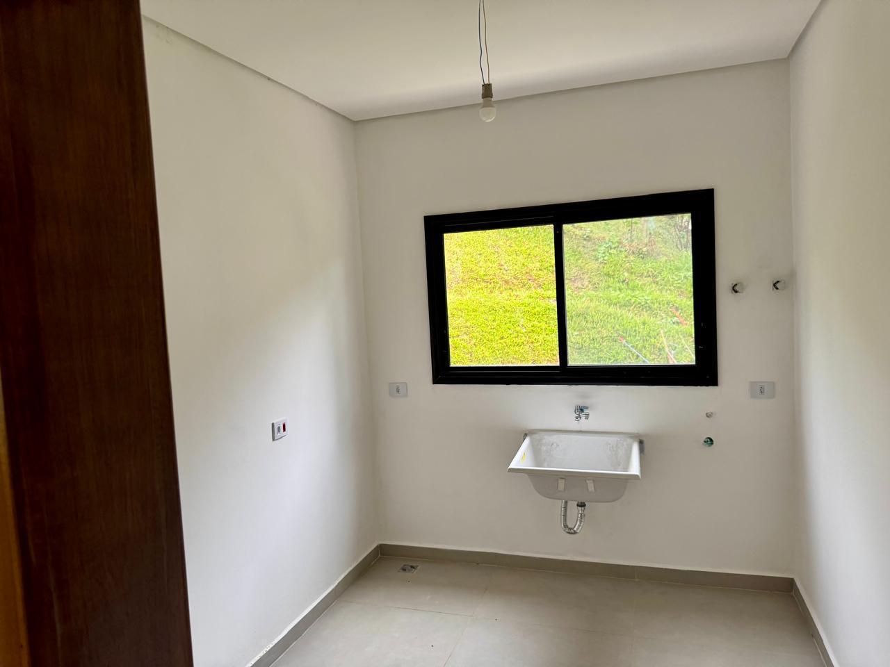 Casa à venda com 3 suítes no Condomínio Parque da Mantiqueira em Santo Antônio do Pinhal/SP.