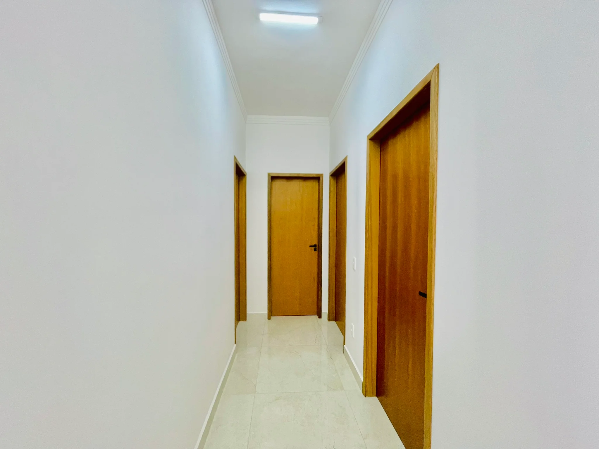 Casa com 3 dormitórios à venda no Condomínio Recanto Tropical em Taubaté/SP.