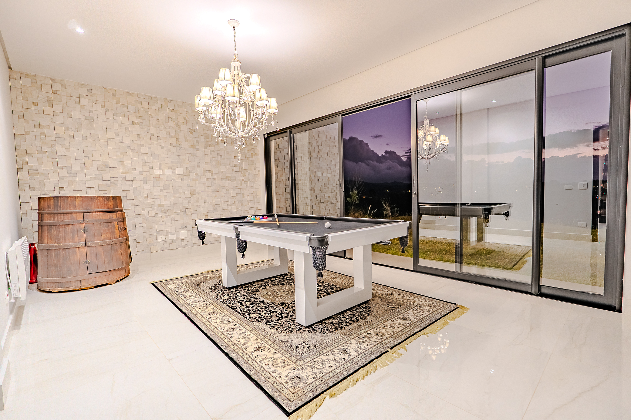 Casa à venda com 5 suítes no Condomínio Reserva Figueiredo em Campos do Jordão/SP.