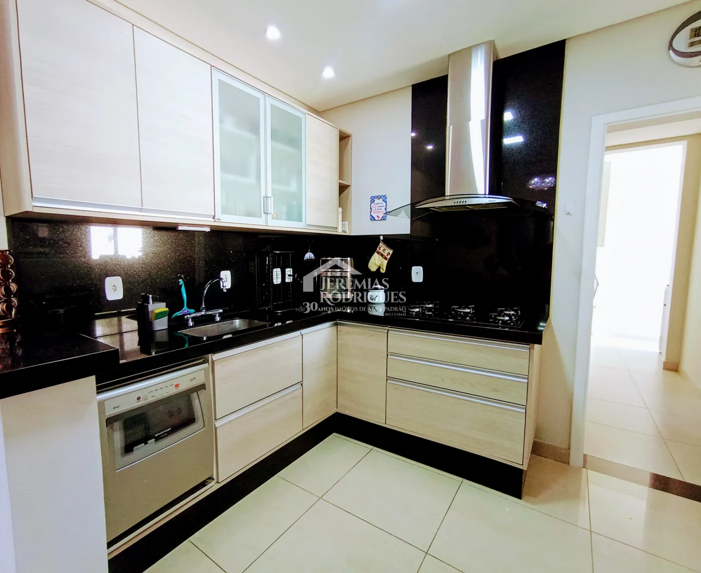 Casa para venda com 3 dormitórios no Condomínio Campos Do Conde II Versailles em Tremembé/SP