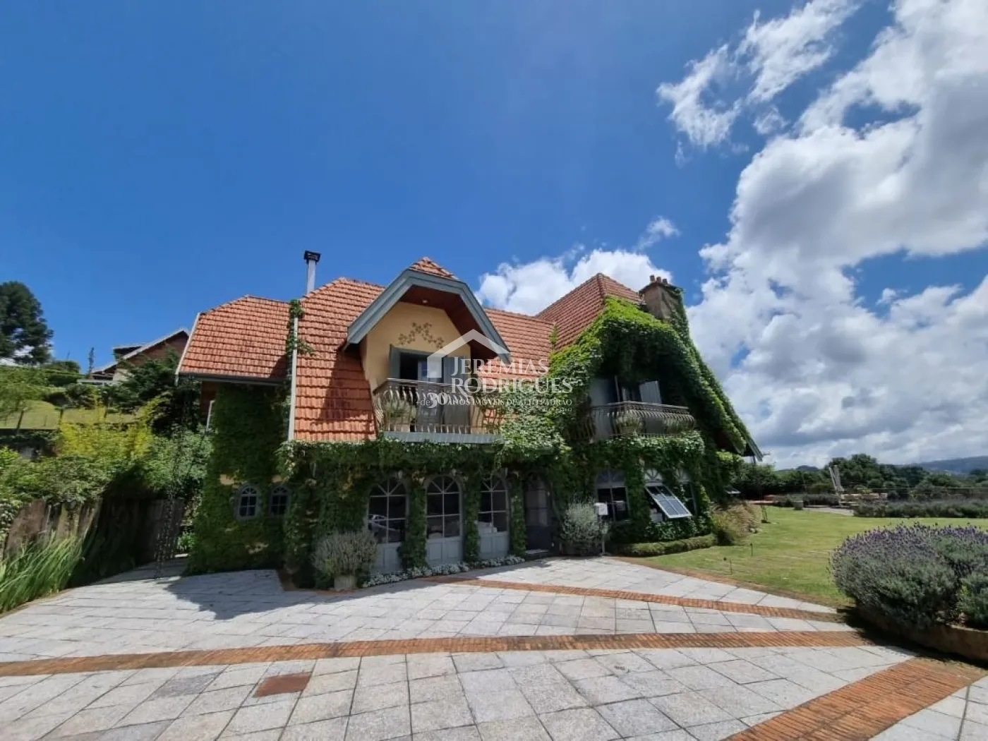 Casa com 5 dormitórios - Miraflores - Campos do Jordão/SP