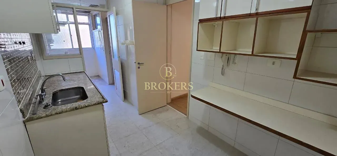 Apartamento à venda, Flamengo - Av Oswaldo Cruz - Varanda, quarto, cozinha e dependência completa -