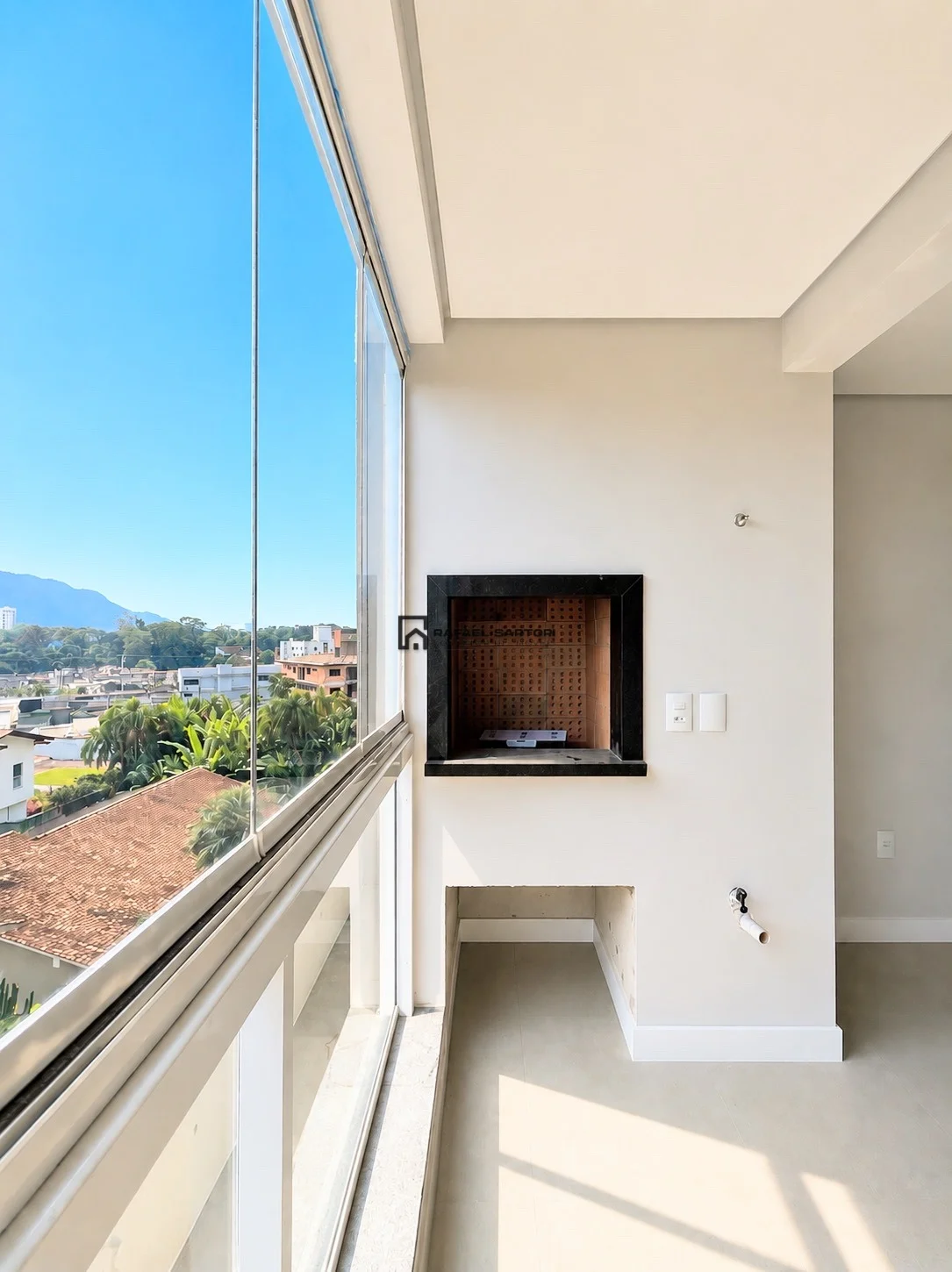 APARTAMENTO COM 03 QUARTOS NO CENTRO