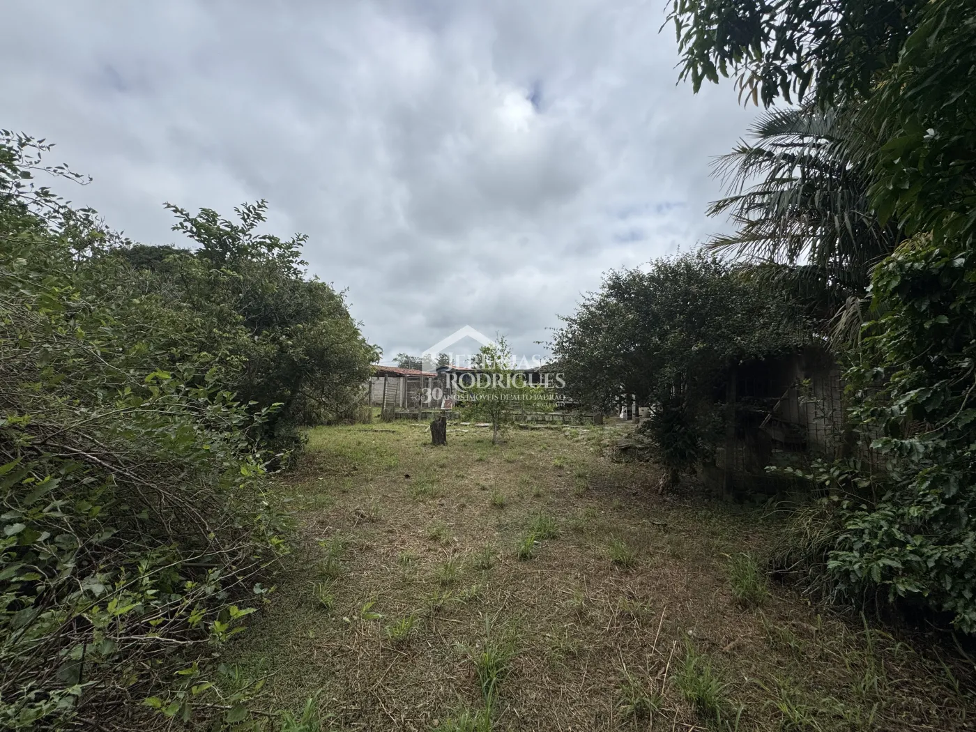 Área com imóvel residencial para venda no bairro Crispim em Pindamonhangaba/SP