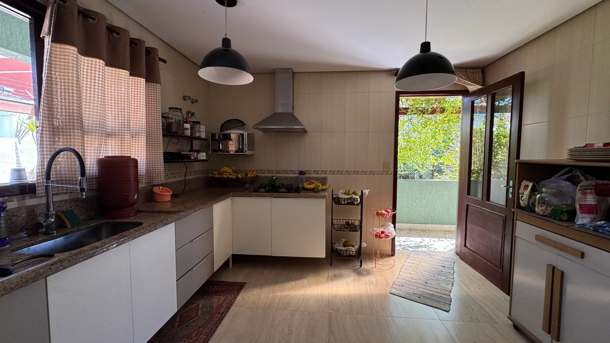 Casa e terreno á venda no Condomínio Campos do Conde III em Tremembé/SP.