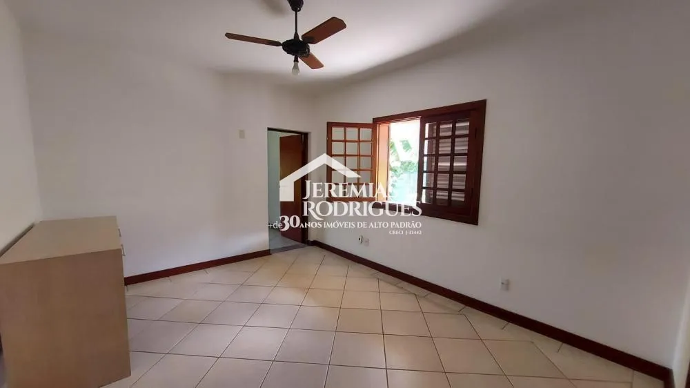 Casa térrea com 5 dorm - Condomínio Village Paineiras.