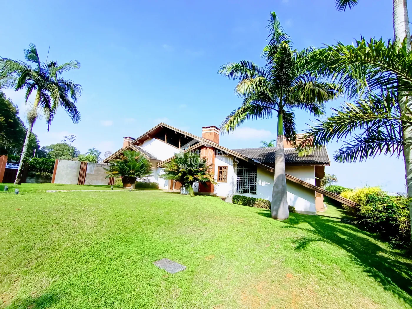 Casa à venda com 3 dormitórios no Condomínio Chácaras Cataguá em Taubaté/SP