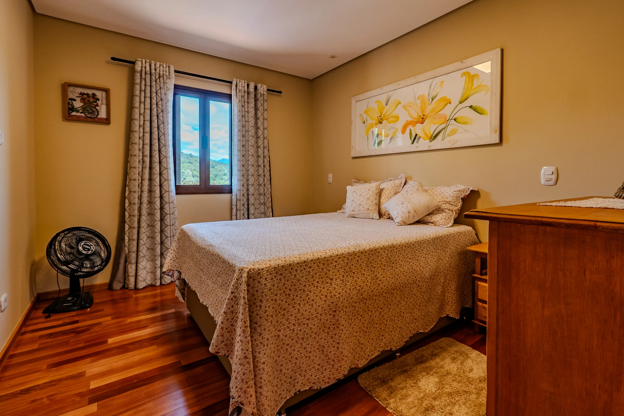 Casa à venda com 3 suítes no Condomínio Parque da Mantiqueira em Santo Antônio do Pinhal/SP. 