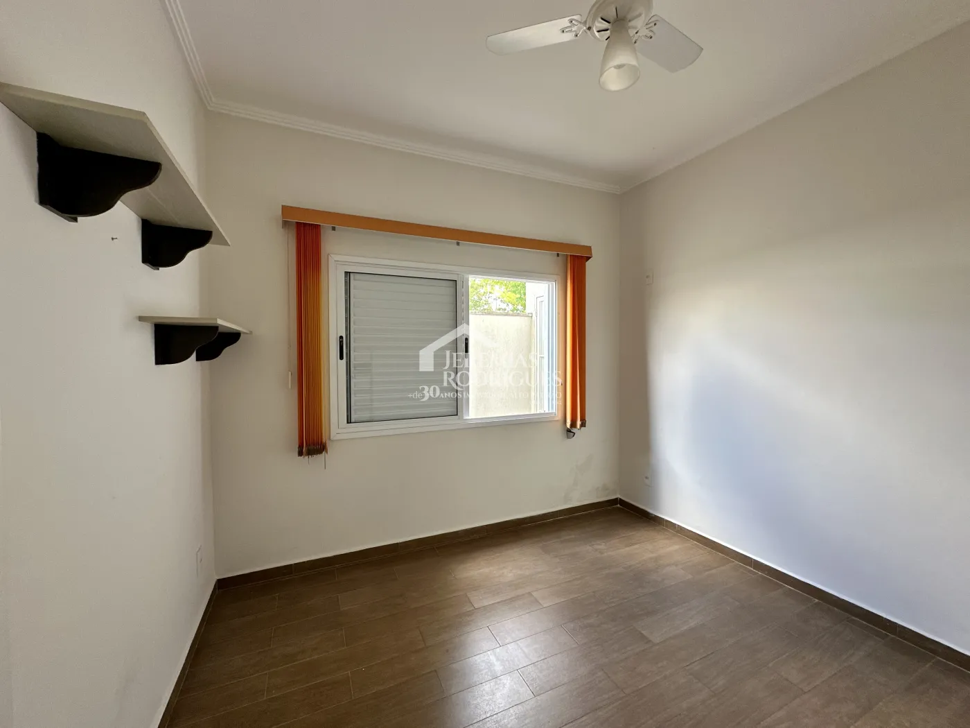 Casa para venda e locação com 4 suítes no Condomínio Campos do Conde II em Tremembé/SP