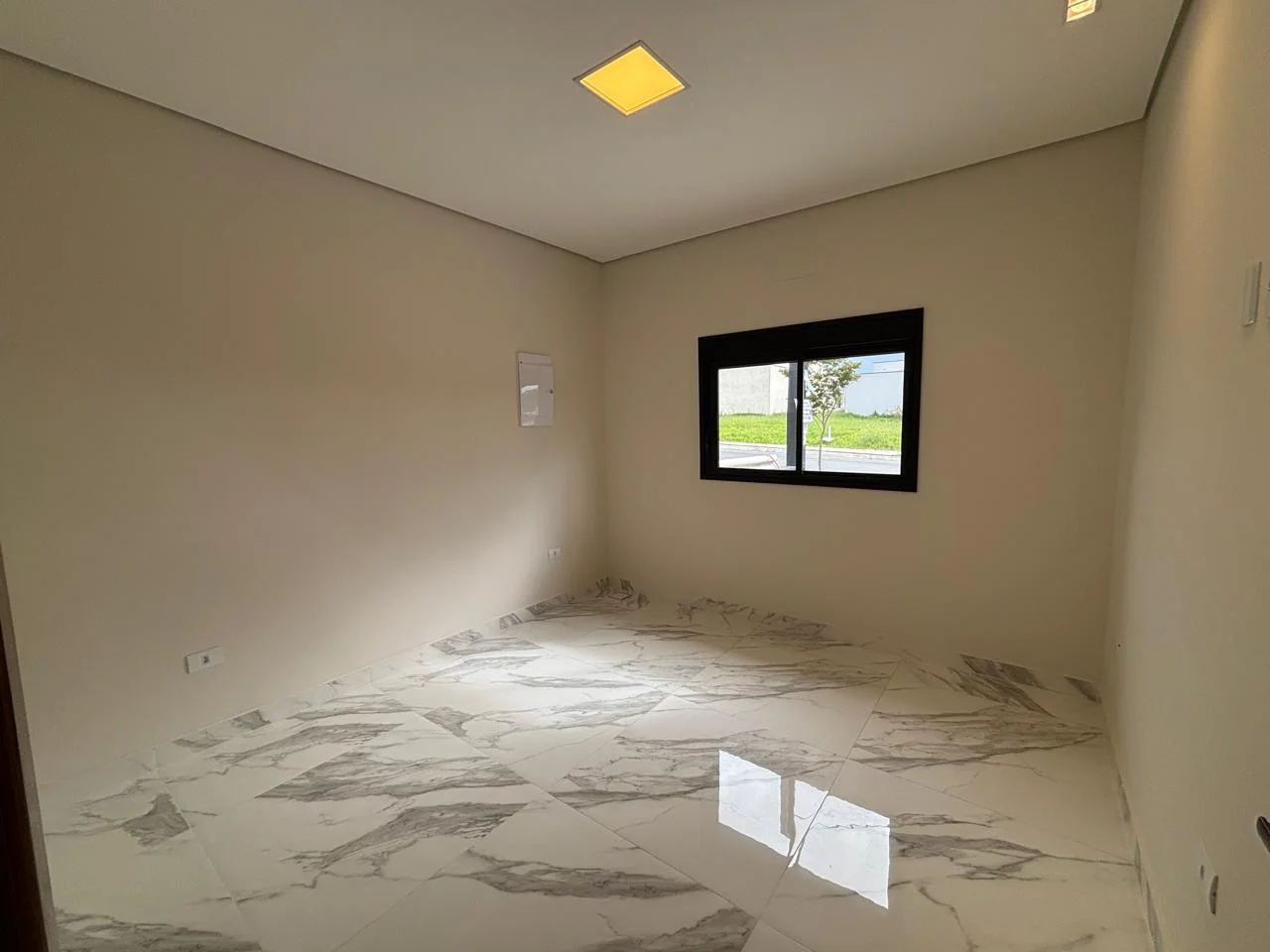 Casa alto padrão 120m² com jardim de inverno à venda no Bosque da Imperatriz – Pindamonhangaba/SP