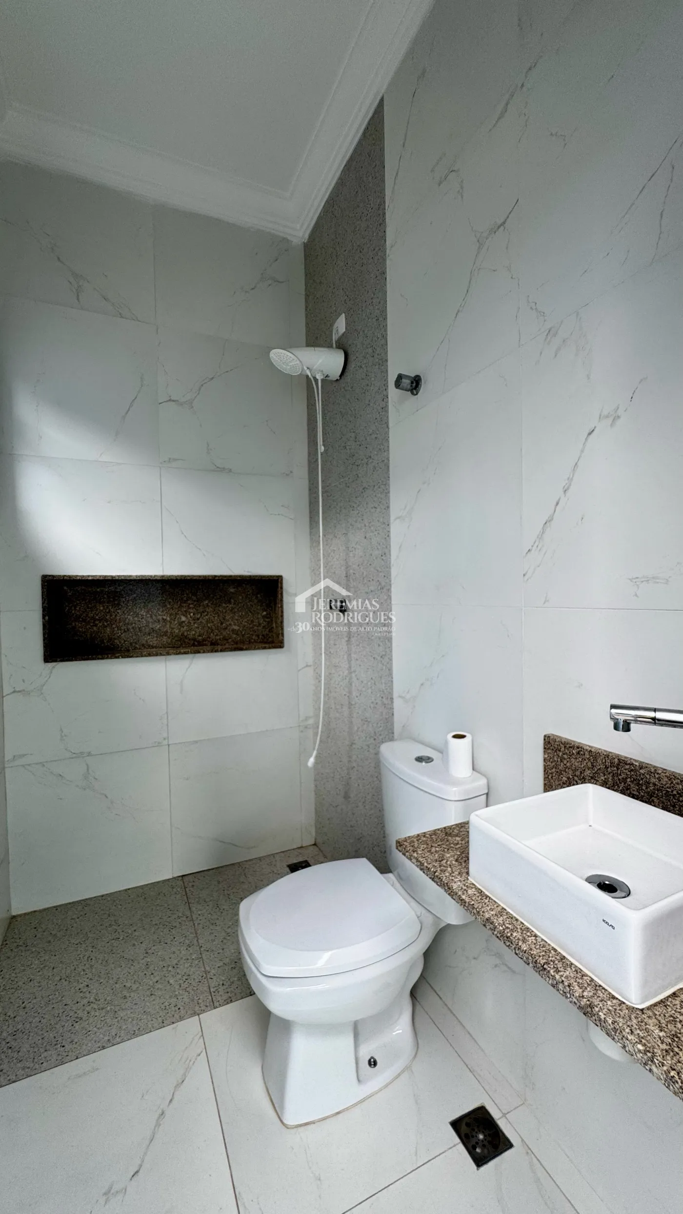 Casa para venda com 3 suítes no Condomínio Reserva dos Lagos em Pindamonhangaba/SP